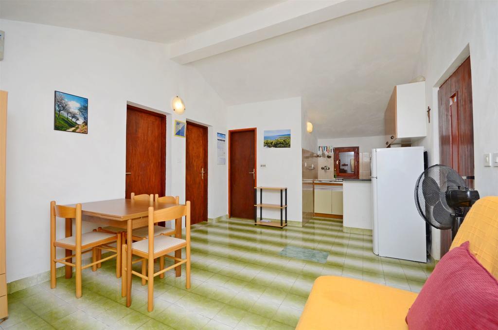 Apartments Antun Vrboska Exterior photo